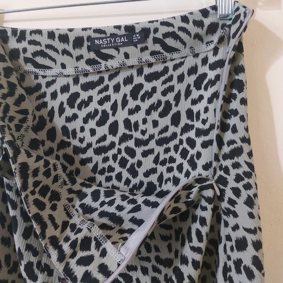 Nasty Gal Olive Green Animal Leopard Print Lightweight Flowy Trendy Mini Skirt - Picture 6 of 12